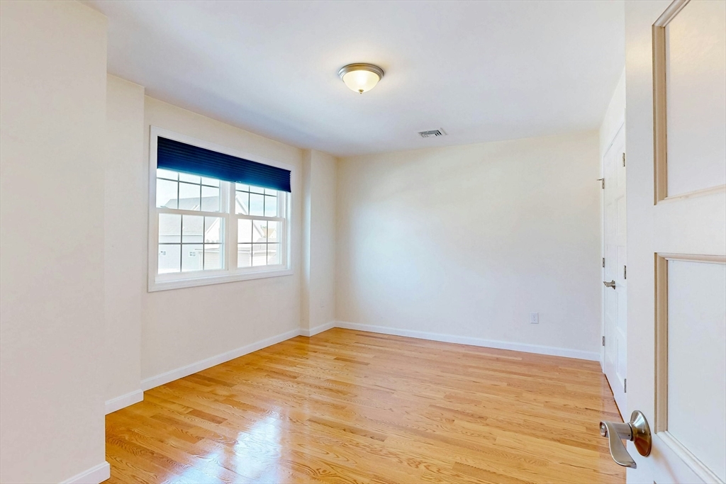 Lynn, Massachusetts, 01905, United States, 2 Bedrooms Bedrooms, ,2 BathroomsBathrooms,Residential,For Sale,1942525