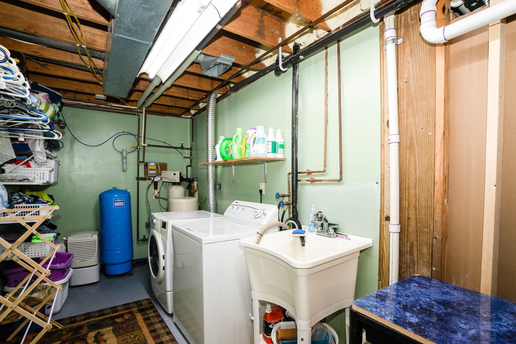 Lakeville, Minnesota, 55044, United States, 5 Bedrooms Bedrooms, ,1 BathroomBathrooms,Residential,For Sale,1989528