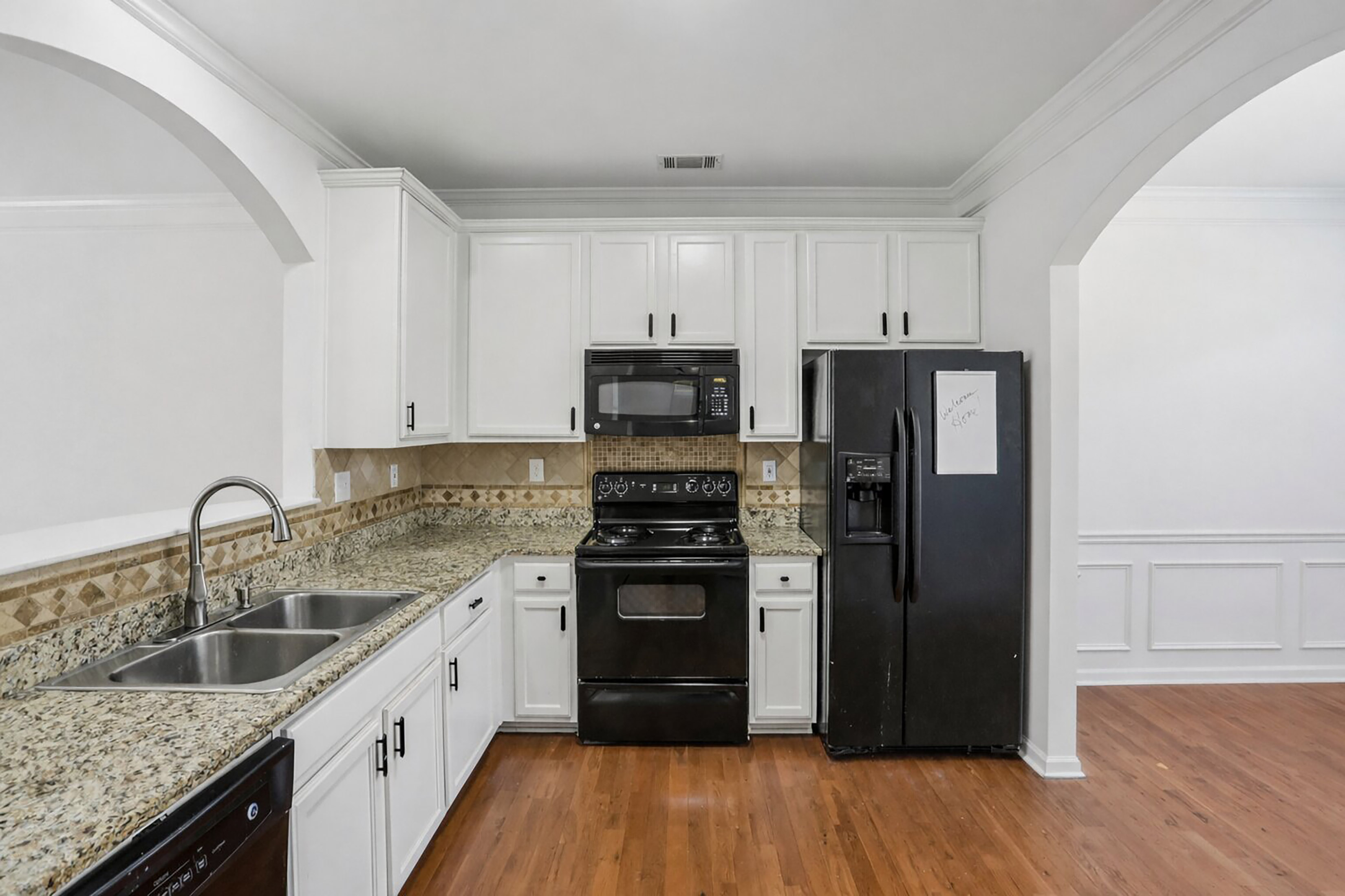  Spacious Three Level Townhome in the Desirable Thorncrest Community - 物件實景