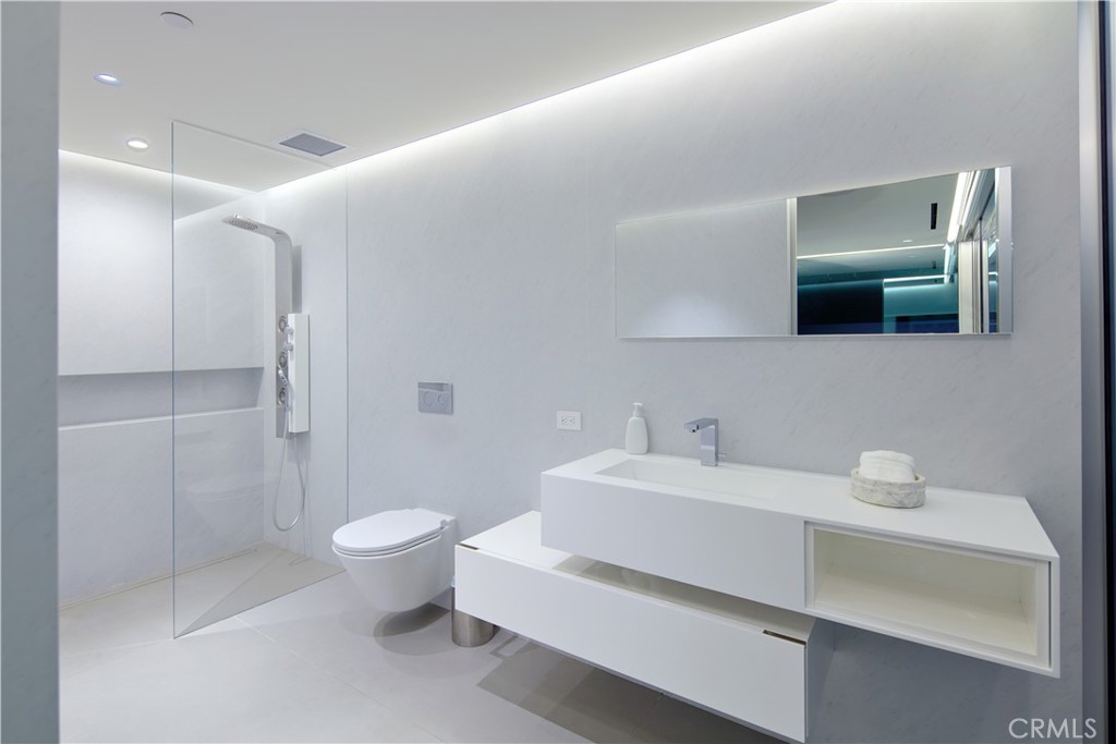 Laguna Beach, California, 92651, United States, 4 Bedrooms Bedrooms, ,6 BathroomsBathrooms,Residential,For Sale,1988252