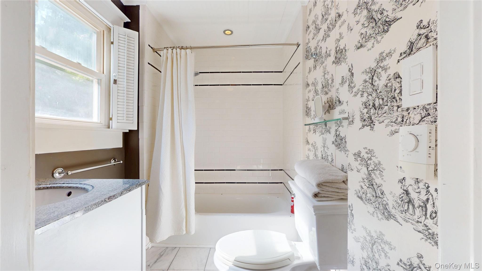 Sea Cliff, New York, 11579, United States, 2 Bedrooms Bedrooms, ,2 BathroomsBathrooms,Residential,For Sale,1920035