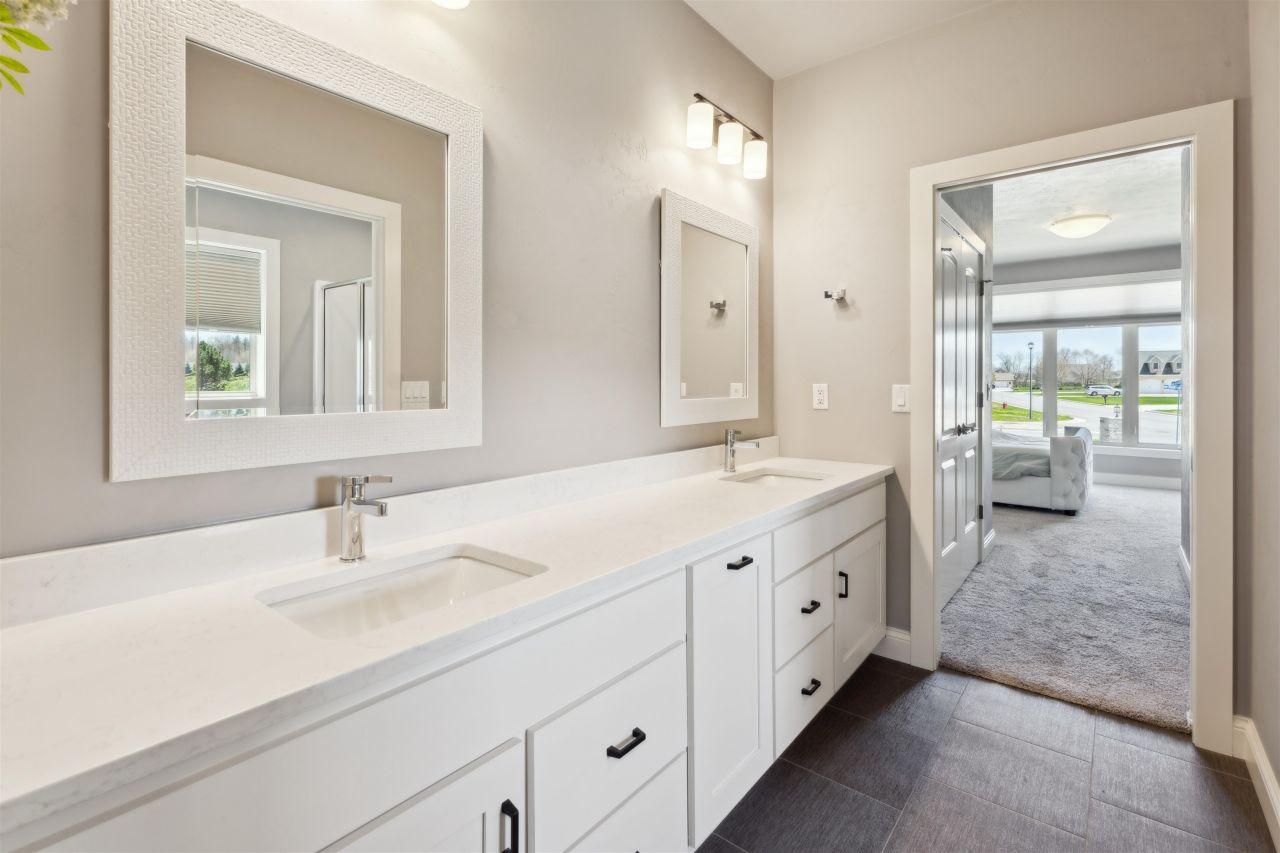 MENASHA, Wisconsin, 54952, United States, 6 Bedrooms Bedrooms, ,4 BathroomsBathrooms,Residential,For Sale,1807360