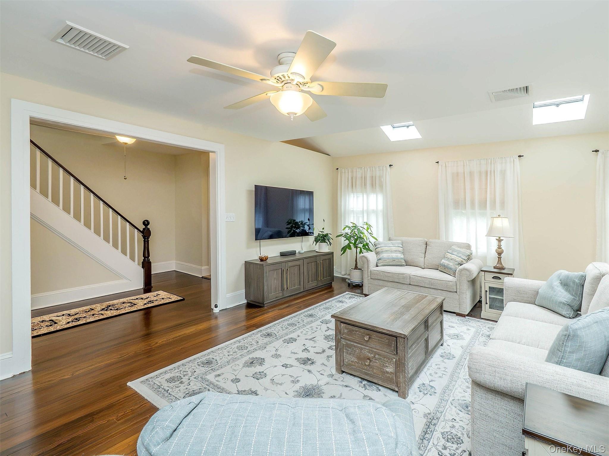  1 Raymond Street, Glen Cove, NY, 11542 - 物件實景