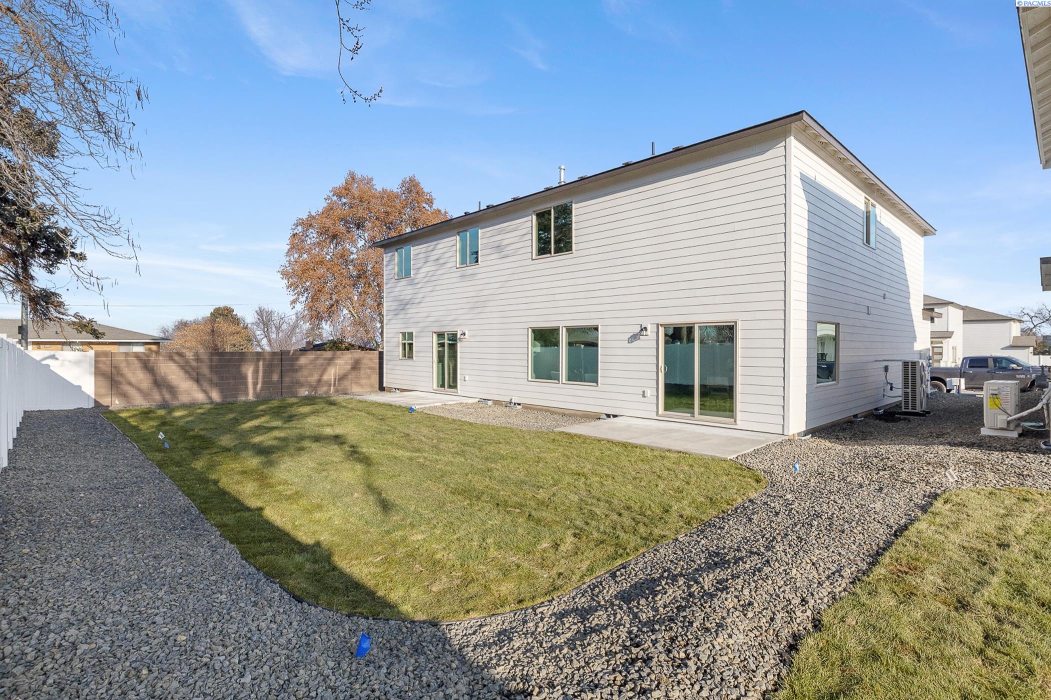 Kennewick, Washington, 99337, United States, 7 Bedrooms Bedrooms, ,Residential,For Sale,1949661