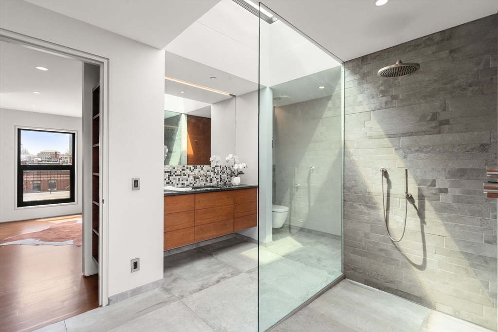 Boston, Massachusetts, 02115, United States, 2 Bedrooms Bedrooms, ,3 BathroomsBathrooms,Residential,For Sale,1818698