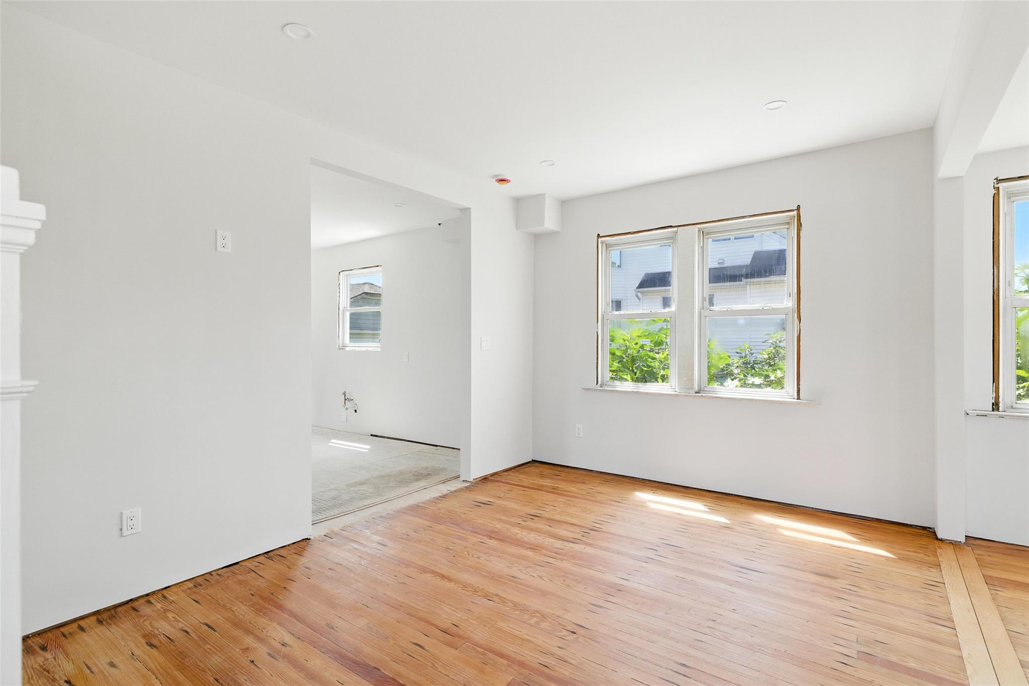 Seaford, New York, 11783, United States, 3 Bedrooms Bedrooms, ,2 BathroomsBathrooms,Residential,For Sale,1908312