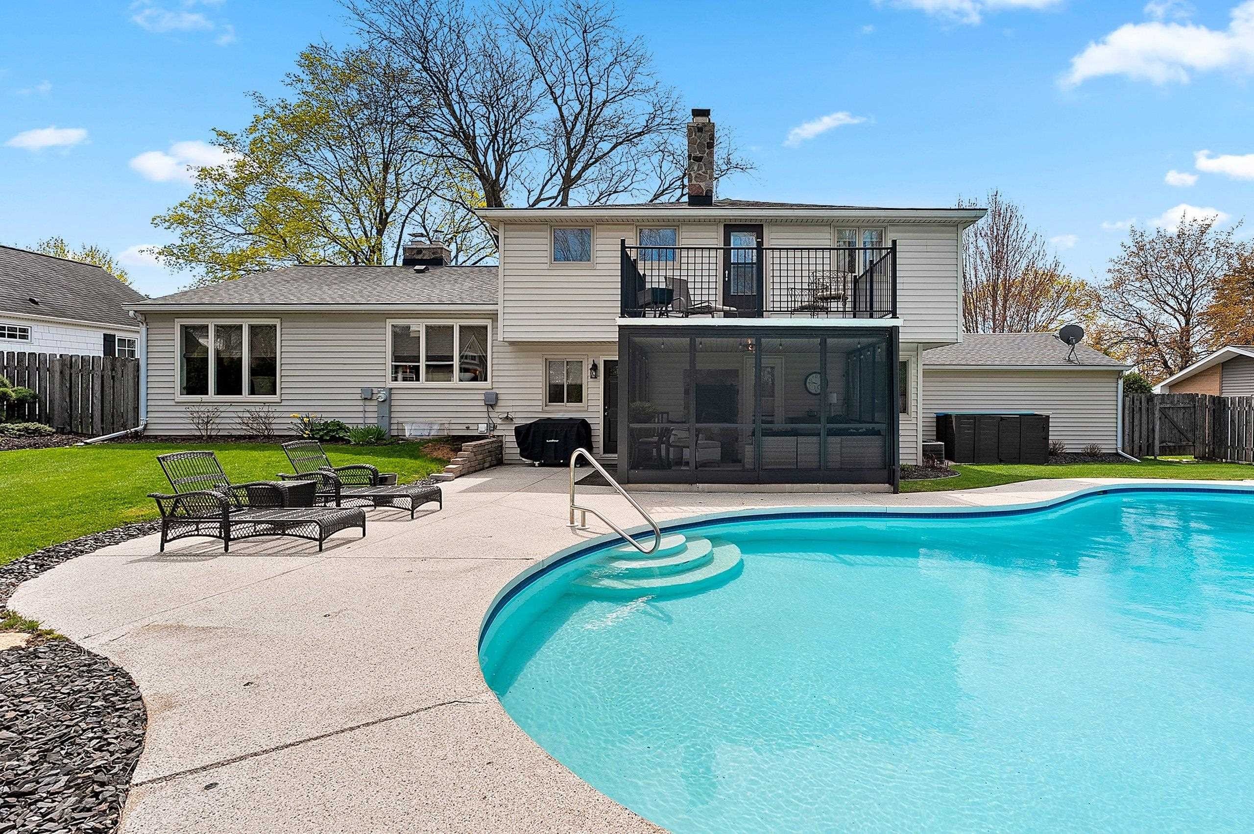 GREEN BAY, Wisconsin, 54301, United States, 4 Bedrooms Bedrooms, ,3 BathroomsBathrooms,Residential,For Sale,2048088