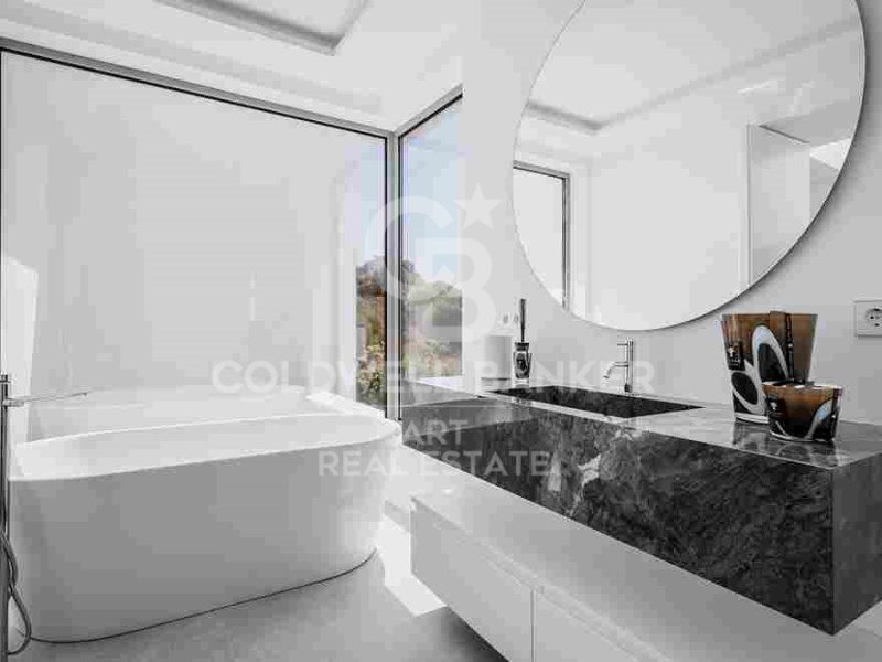 Estepona, Andalusia, ES, 5 Bedrooms Bedrooms, ,5 BathroomsBathrooms,Residential,For Sale,1796755