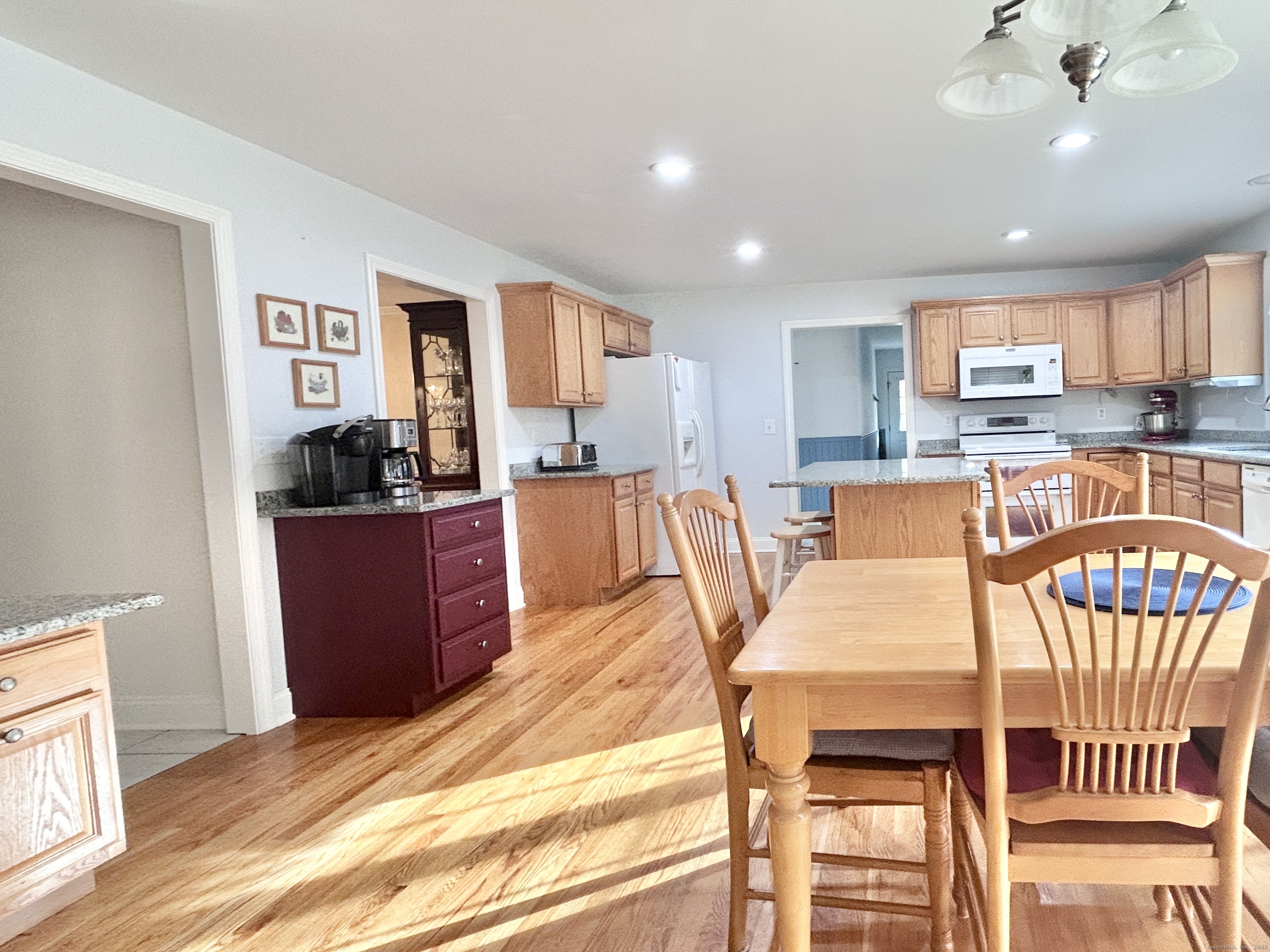 Oxford, Connecticut, 06478, United States, 4 Bedrooms Bedrooms, ,3 BathroomsBathrooms,Residential,For Sale,1993487