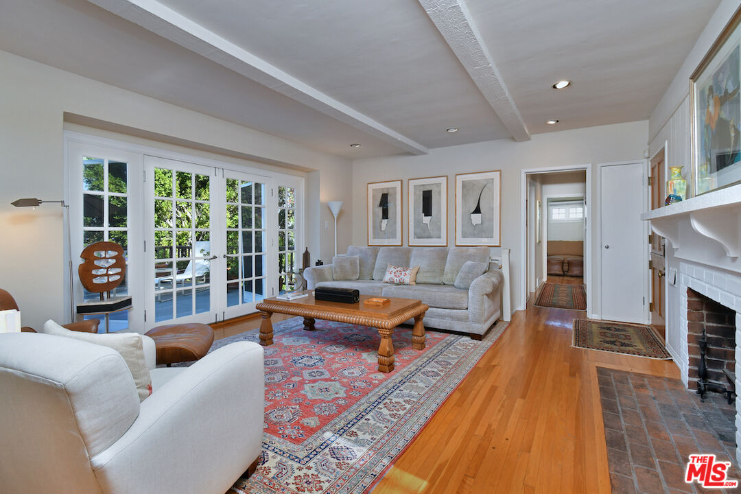 Sherman Oaks, California, 91403, United States, 3 Bedrooms Bedrooms, ,3 BathroomsBathrooms,Residential,For Sale,1989375