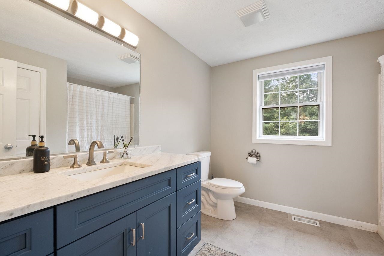 Hudson, New Hampshire, 03051, United States, 3 Bedrooms Bedrooms, ,2 BathroomsBathrooms,Residential,For Sale,1940270