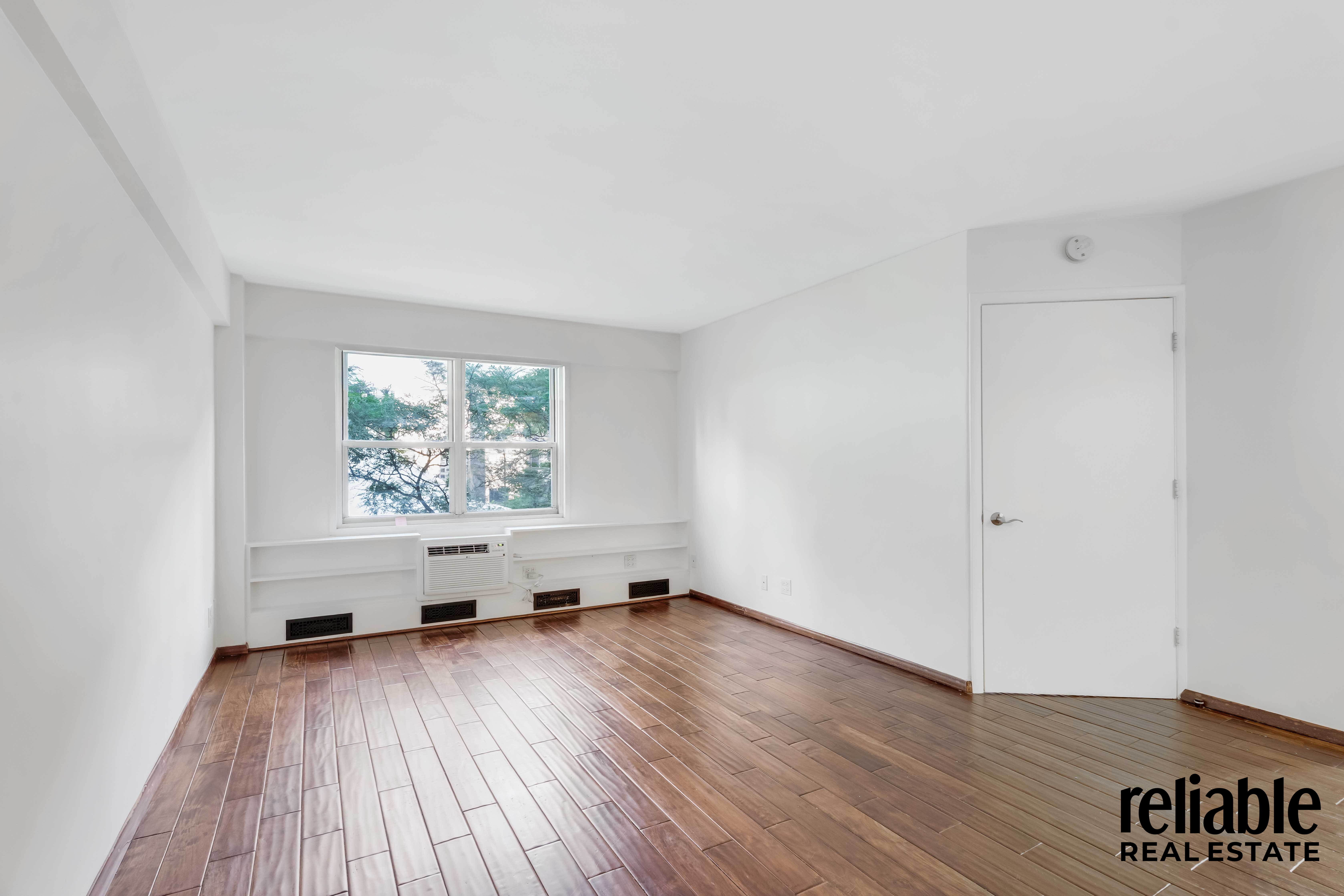 Manhattan, New York, 10022, United States, ,1 BathroomBathrooms,Residential,For Sale,1942299