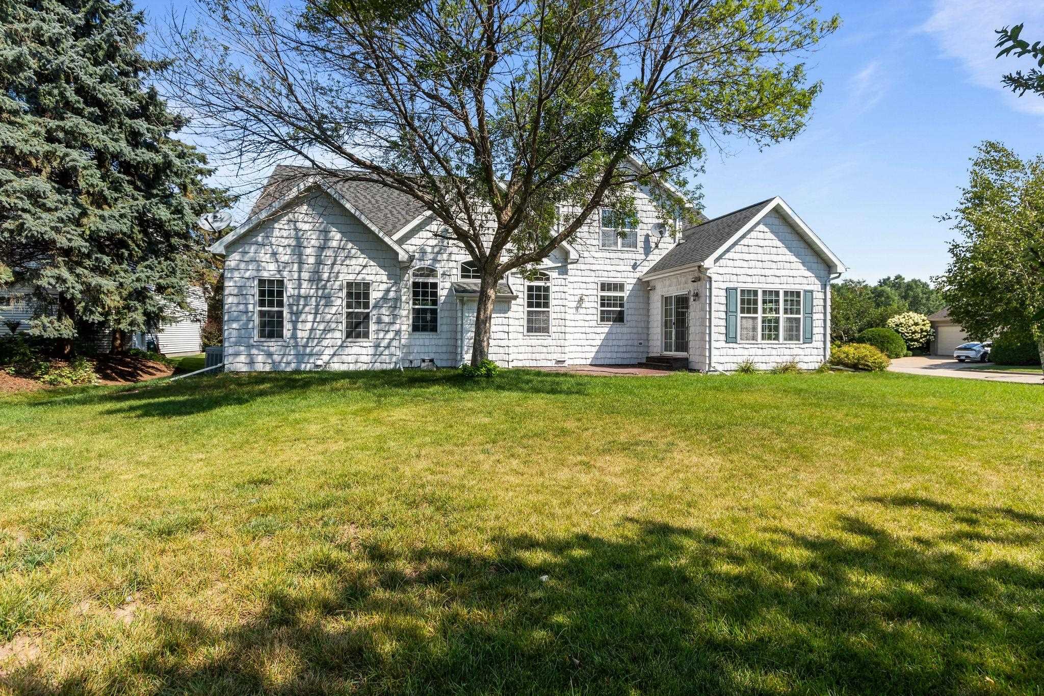 NEENAH, Wisconsin, 54956, United States, 4 Bedrooms Bedrooms, ,4 BathroomsBathrooms,Residential,For Sale,1955274