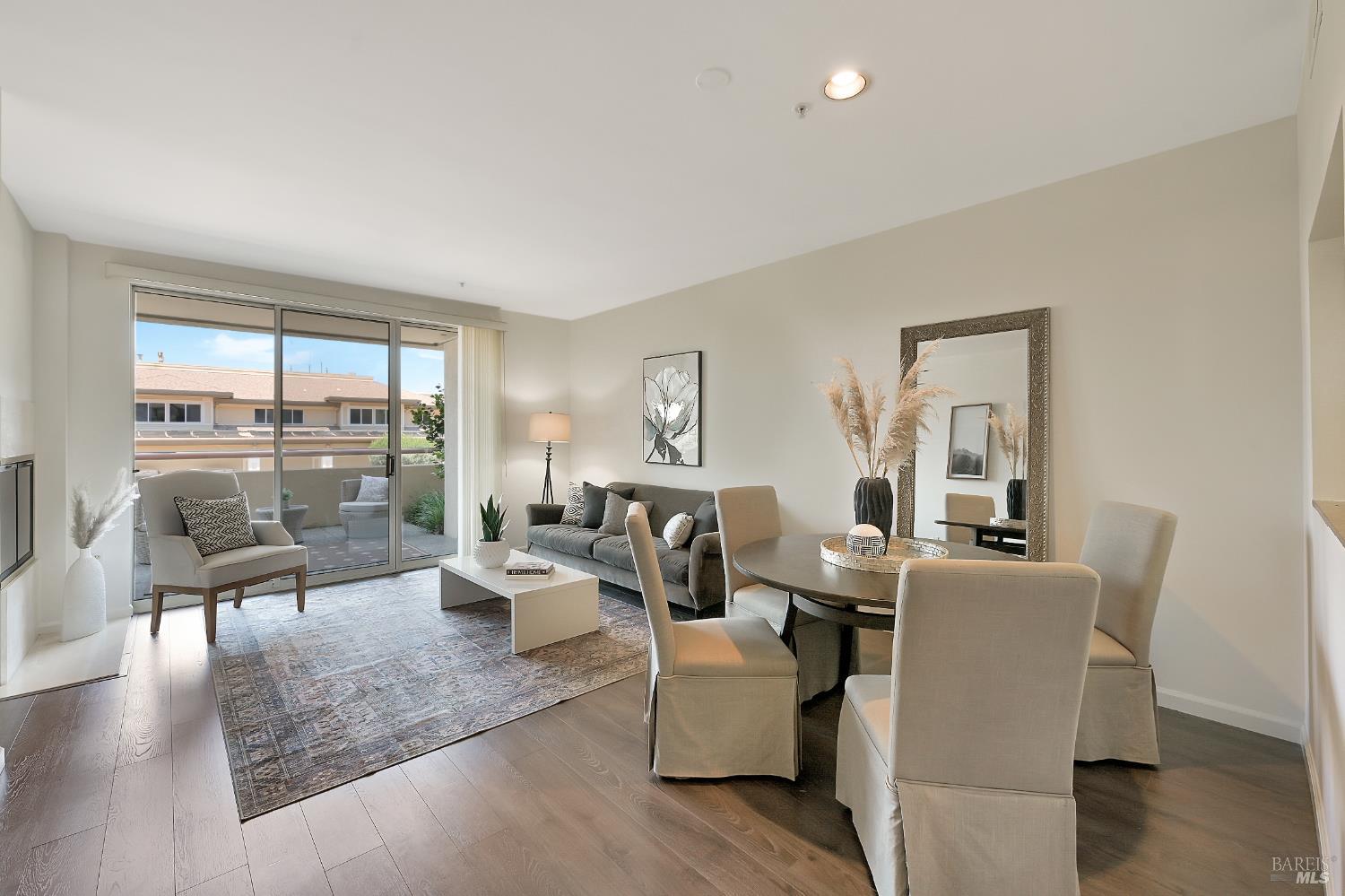 San Rafael, California, 94903, United States, 1 Bedroom Bedrooms, ,2 BathroomsBathrooms,Residential,For Sale,1891076