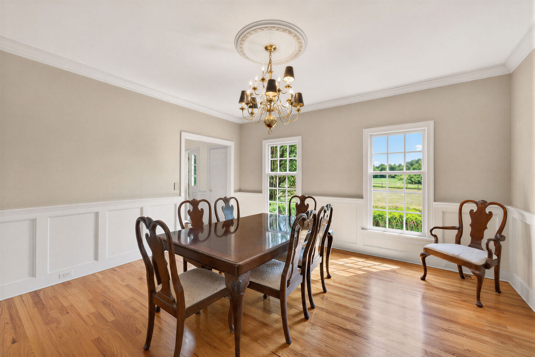  ?Hill View Farms? Neighborhood Colonial Offers Convenience and Tranquility - 物件實景