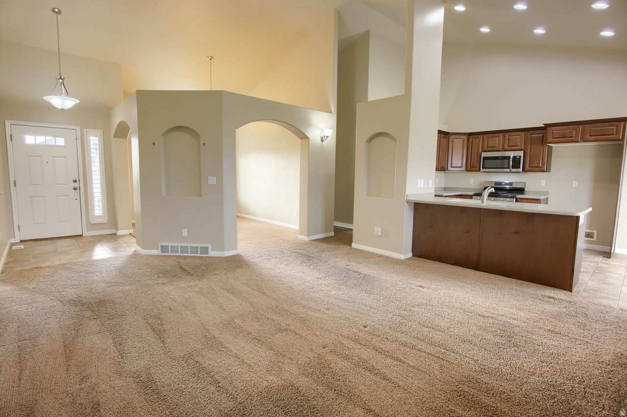 Clinton, Utah, 84015, United States, 6 Bedrooms Bedrooms, ,3 BathroomsBathrooms,Residential,For Sale,1995951