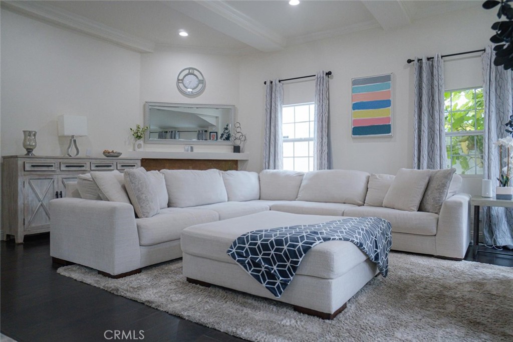 Los Angeles, California, 90043, United States, 3 Bedrooms Bedrooms, ,2 BathroomsBathrooms,Residential,For Sale,1921783