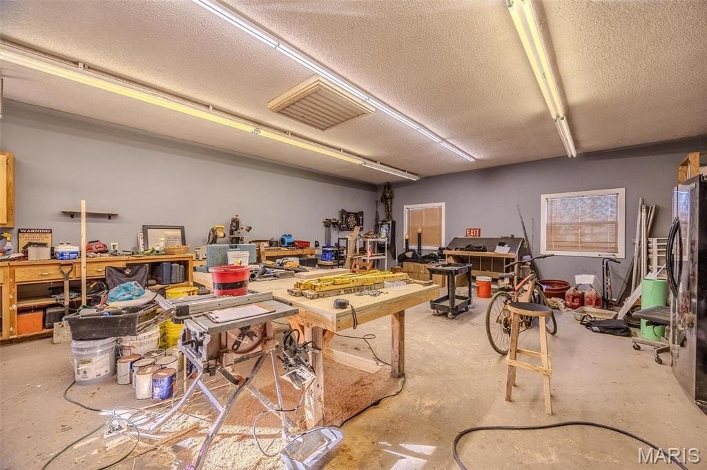 Lebanon, Missouri, 65536, United States, 4 Bedrooms Bedrooms, ,4 BathroomsBathrooms,Residential,For Sale,1976703