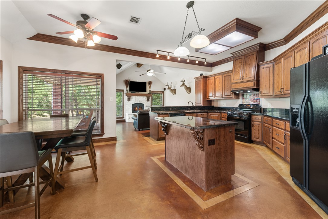 Normangee, Texas, 77871, United States, 4 Bedrooms Bedrooms, ,3 BathroomsBathrooms,Residential,For Sale,1938377