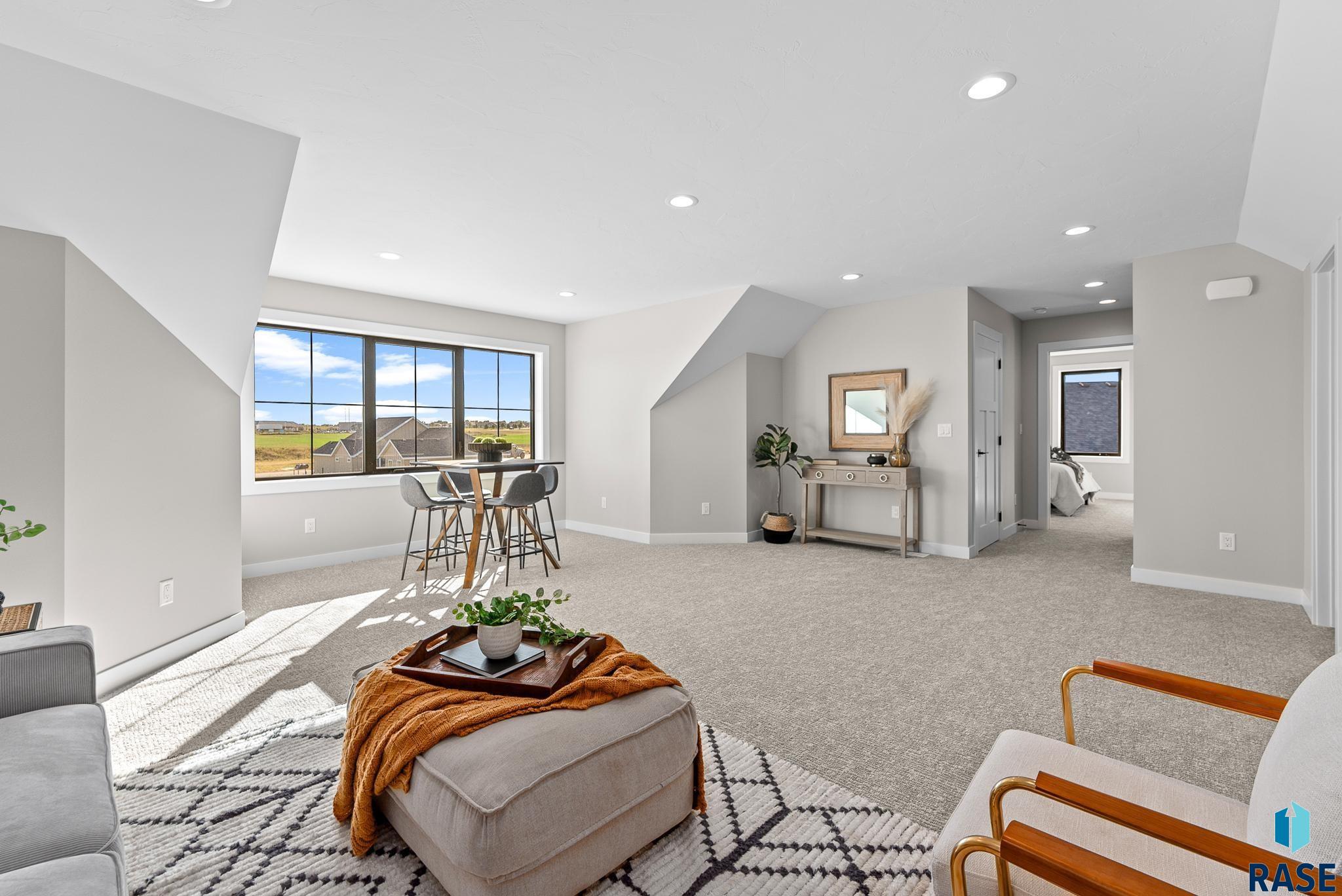 Sioux Falls, South Dakota, 57110, United States, 4 Bedrooms Bedrooms, ,3 BathroomsBathrooms,Residential,For Sale,2005284