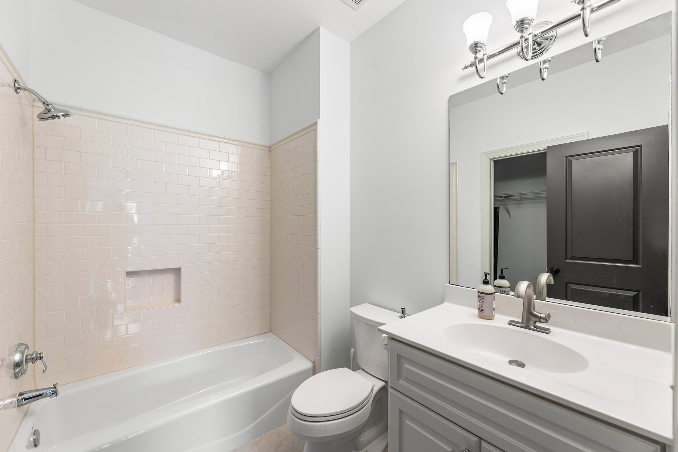  Stylish, Inviting, and Ready For Its Next Chapter - 物件實景