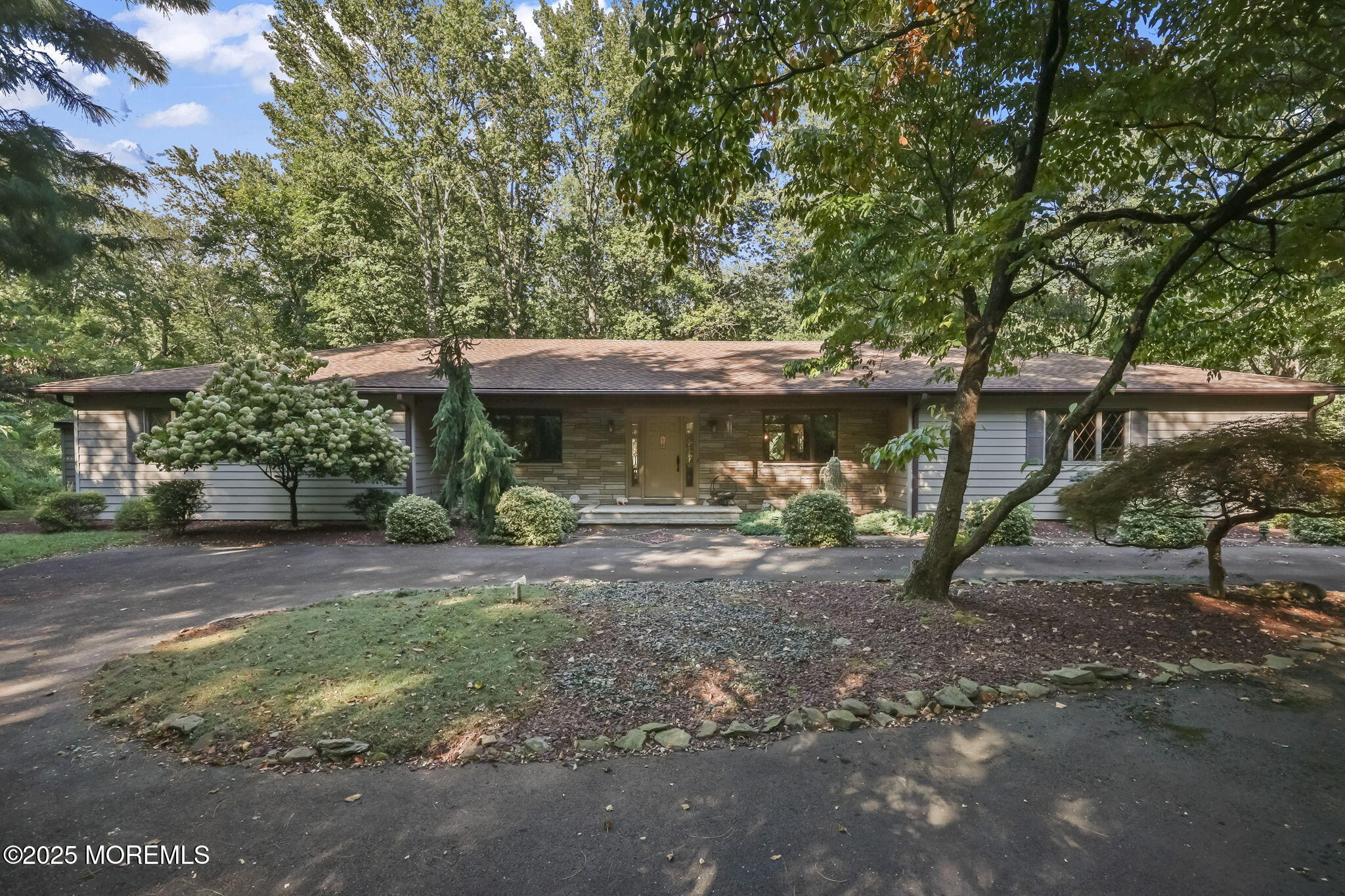 Manalapan, New Jersey, 07726, United States, 3 Bedrooms Bedrooms, ,3 BathroomsBathrooms,Residential,For Sale,1940205