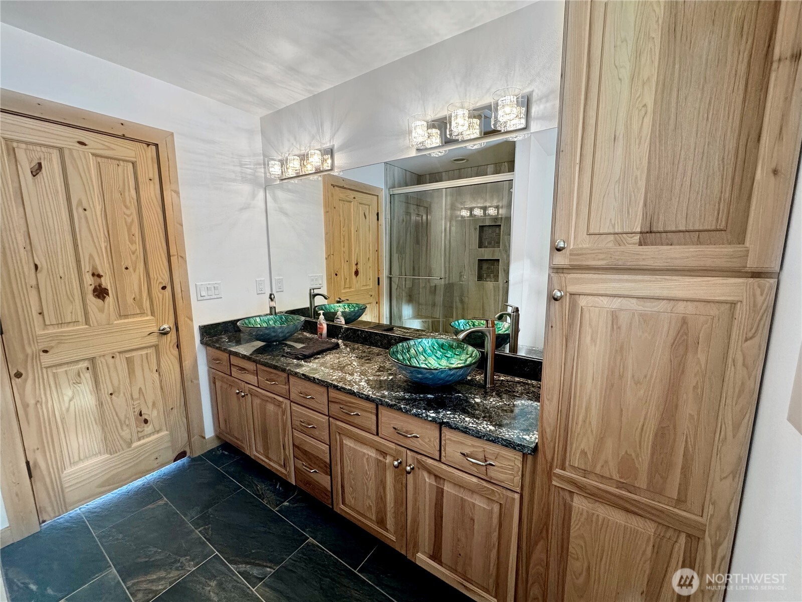 Cle Elum, Washington, 98922, United States, 3 Bedrooms Bedrooms, ,2 BathroomsBathrooms,Residential,For Sale,2001560