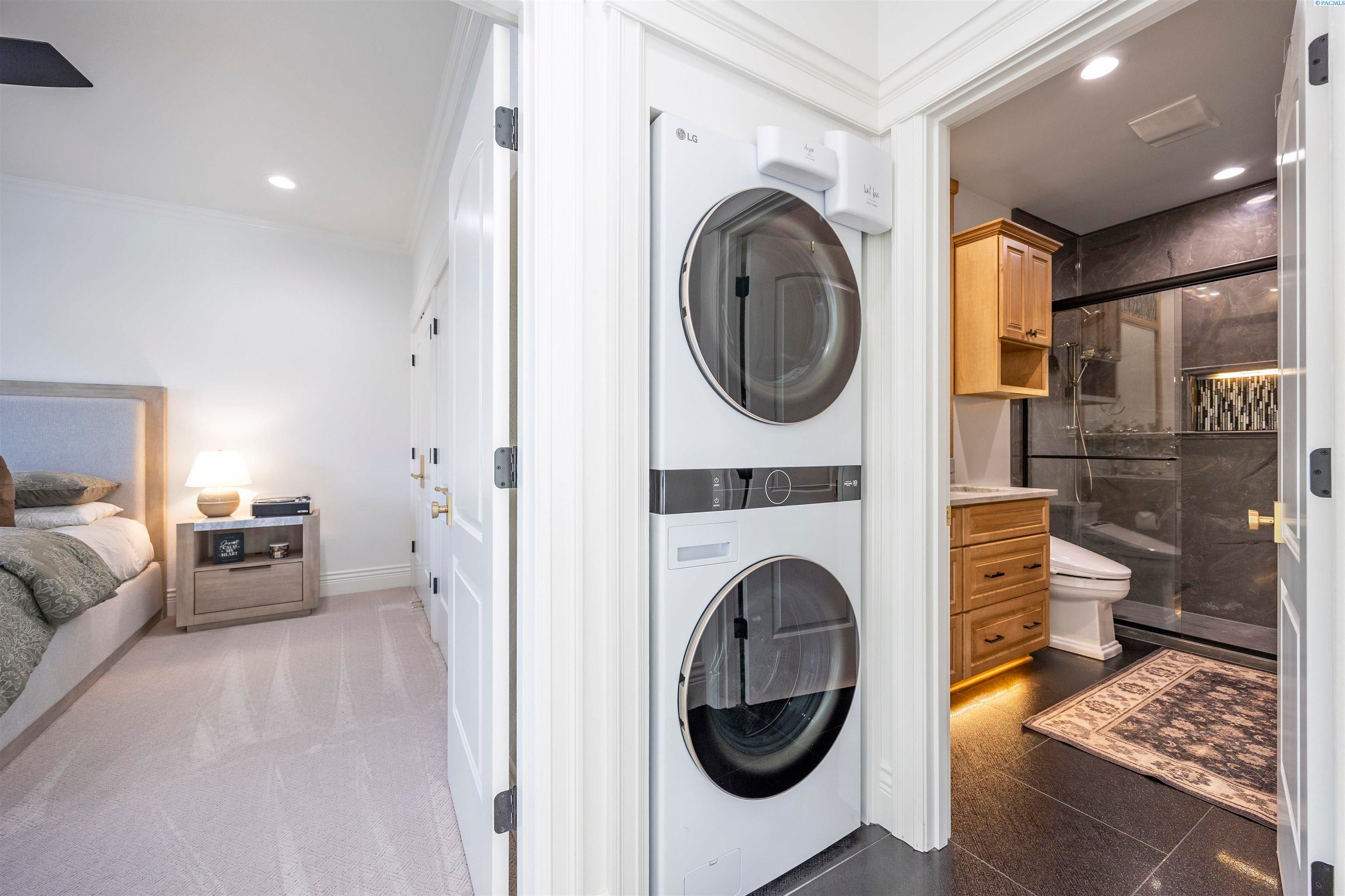 Pasco, Washington, 99301, United States, 4 Bedrooms Bedrooms, ,4 BathroomsBathrooms,Residential,For Sale,1974870