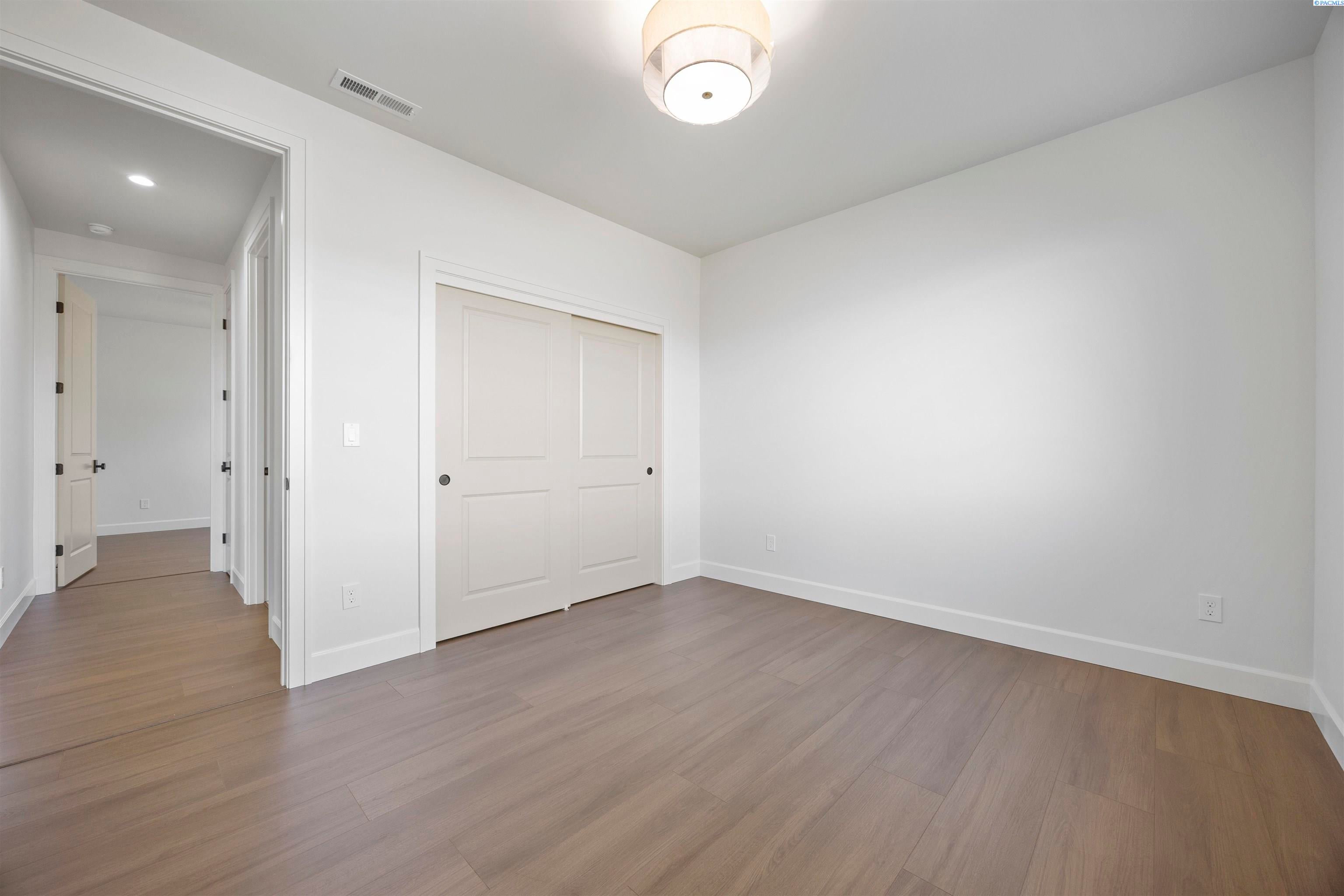 Richland, Washington, 99352, United States, 4 Bedrooms Bedrooms, ,3 BathroomsBathrooms,Residential,For Sale,2048138