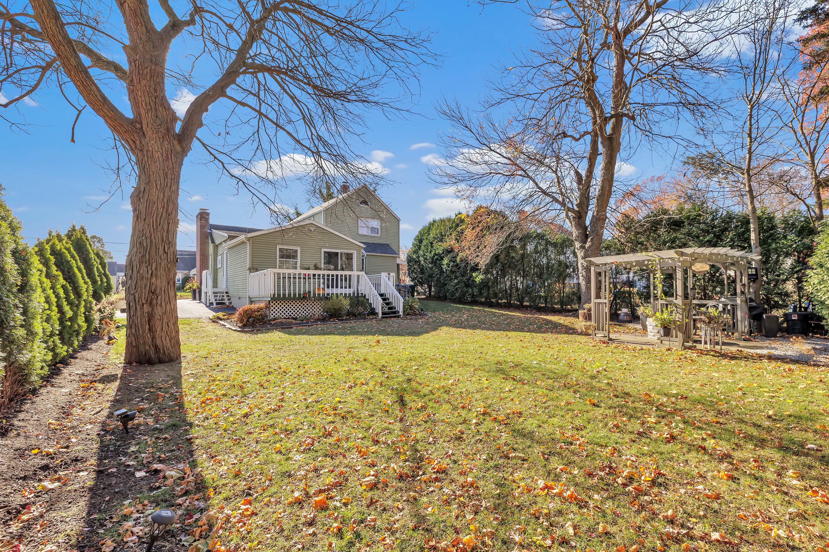 Stratford, Connecticut, 06614, United States, 4 Bedrooms Bedrooms, ,4 BathroomsBathrooms,Residential,For Sale,1996522