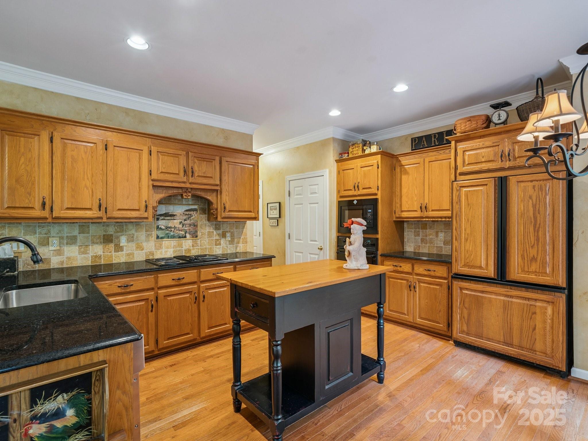 Matthews, North Carolina, 28105, United States, 5 Bedrooms Bedrooms, ,4 BathroomsBathrooms,Residential,For Sale,1905992