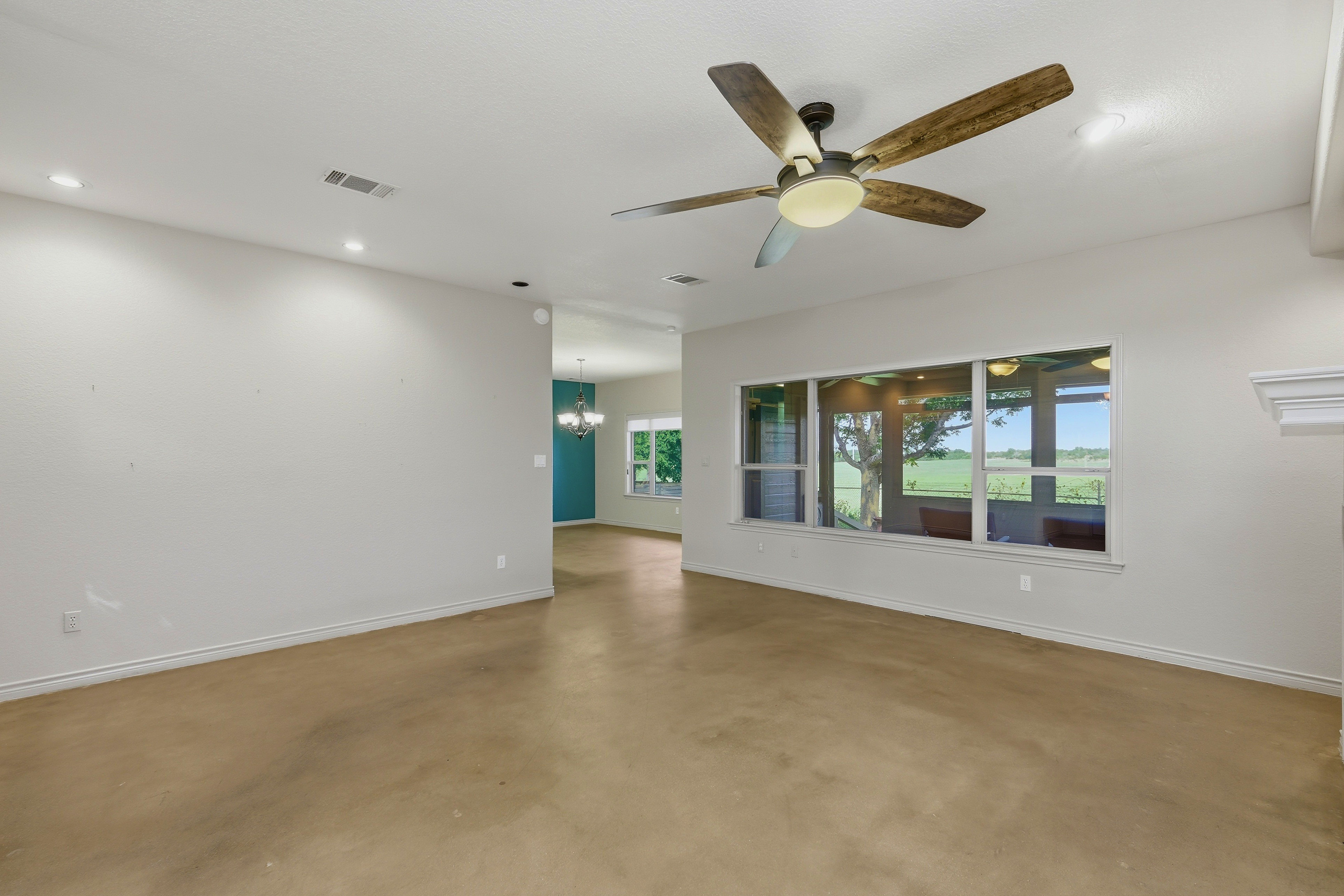  Gated Golf & Lake Community Home in Meadowlakes  Backs to Ranch - 物件實景