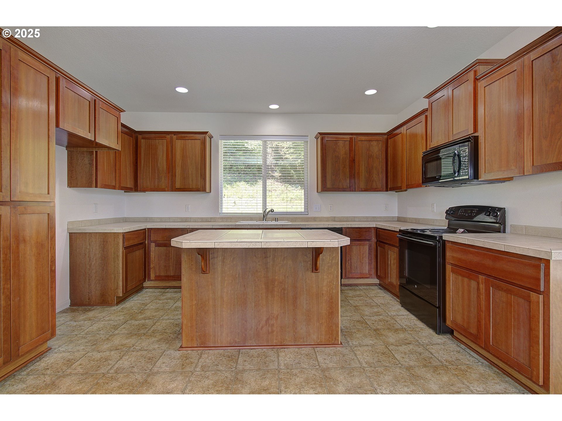 Washougal, Washington, 98671, United States, 3 Bedrooms Bedrooms, ,2 BathroomsBathrooms,Residential,For Sale,1890933