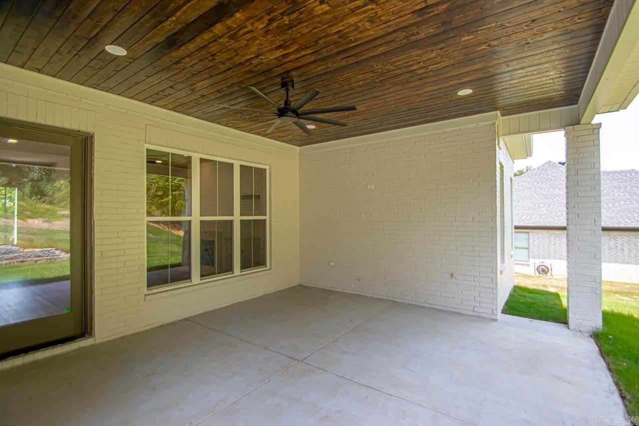 Benton, Arkansas, 72019, United States, 5 Bedrooms Bedrooms, ,4 BathroomsBathrooms,Residential,For Sale,2005368