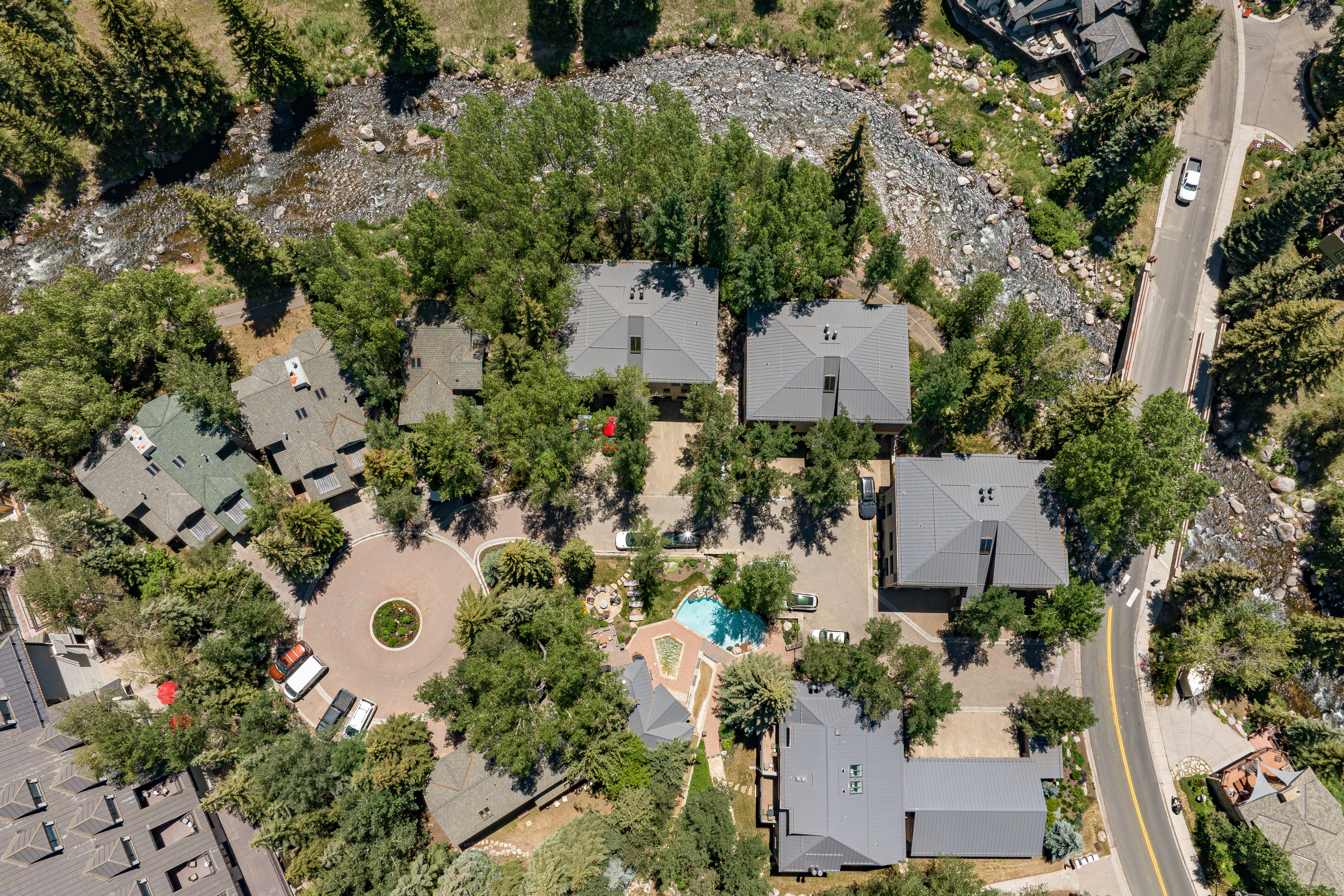  The Ultimate Alpine Retreat: Privacy Meets Convenience in Cascade Village - 物件實景