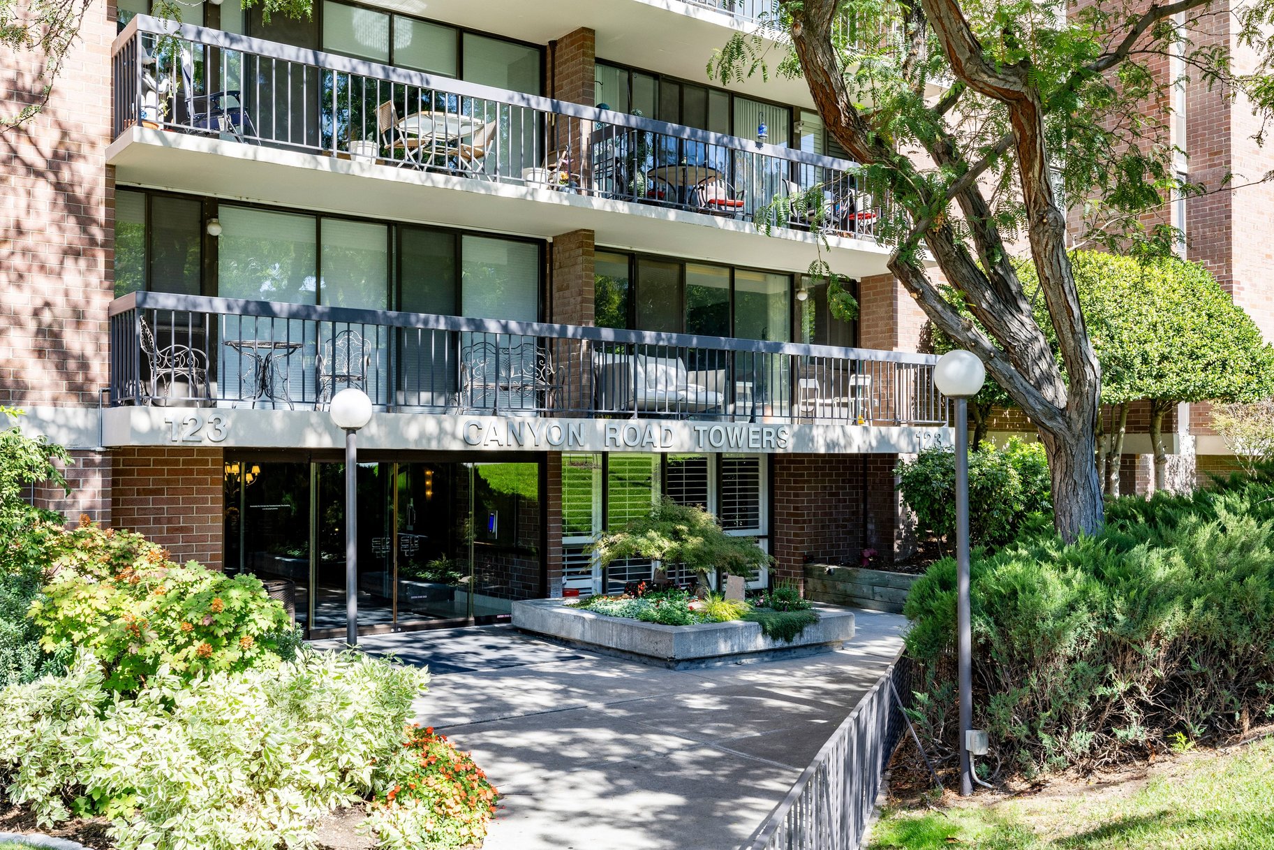  Downtown Main-Level Condo with Prime Location & Private Patio - 物件實景