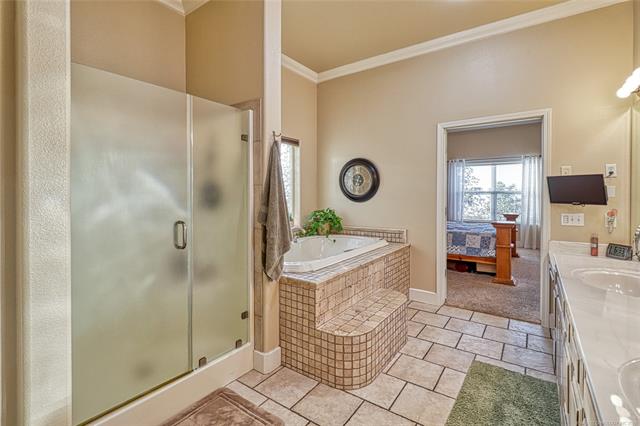 Eufaula, Oklahoma, 74432, United States, 3 Bedrooms Bedrooms, ,4 BathroomsBathrooms,Residential,For Sale,1976546