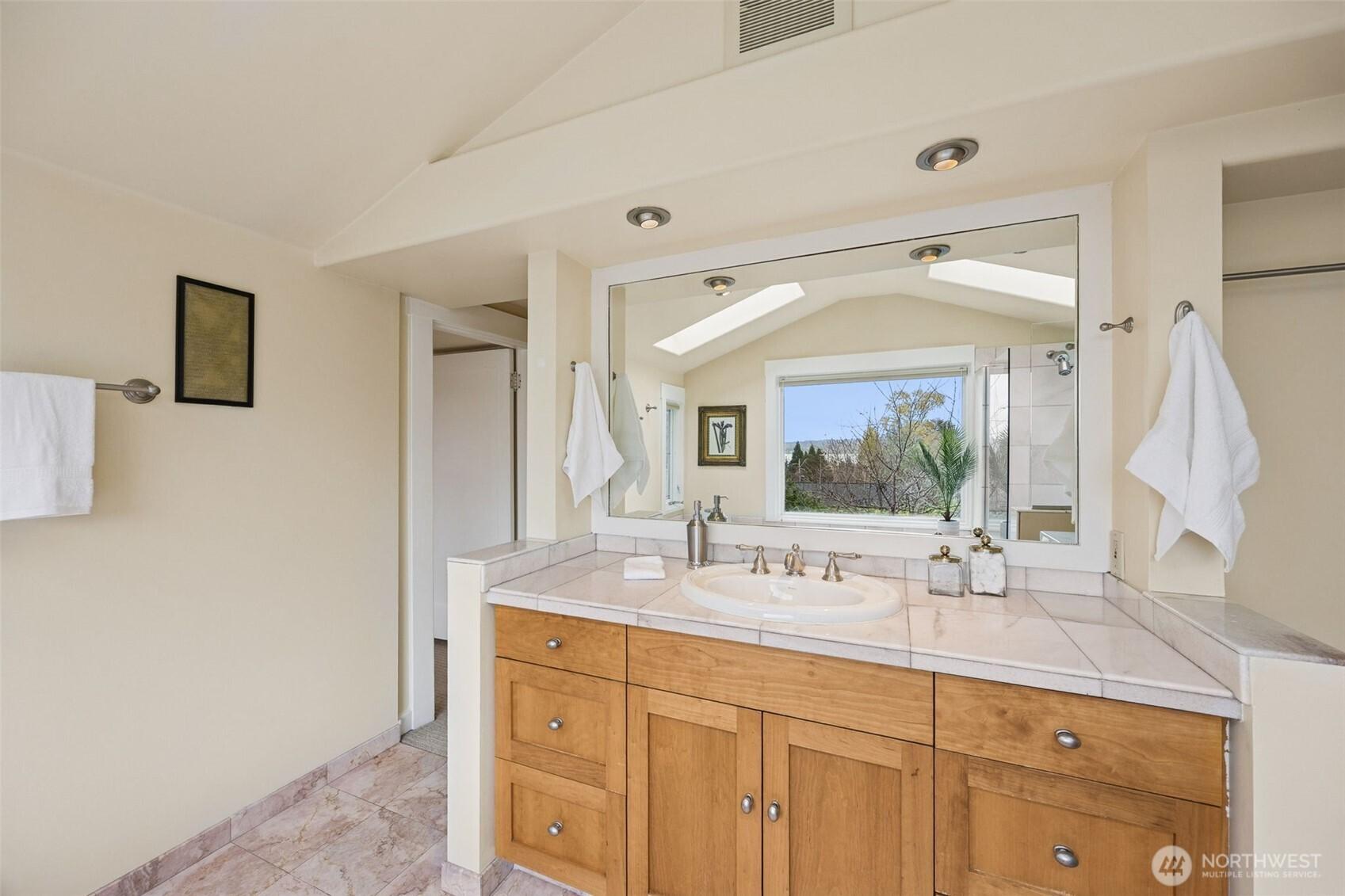 KIRKLAND, Washington, 98033, United States, 4 Bedrooms Bedrooms, ,3 BathroomsBathrooms,Residential,For Sale,1995728