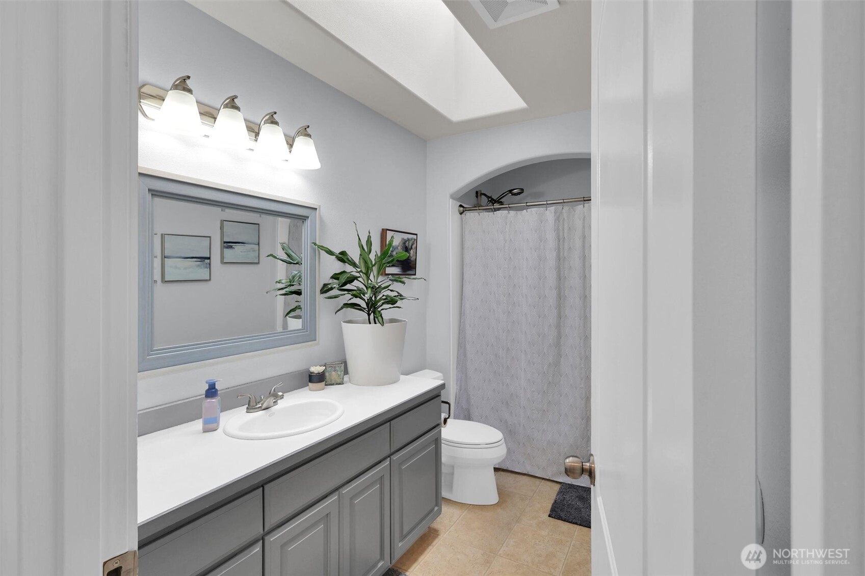 Tacoma, Washington, 98444, United States, 4 Bedrooms Bedrooms, ,4 BathroomsBathrooms,Residential,For Sale,1973833