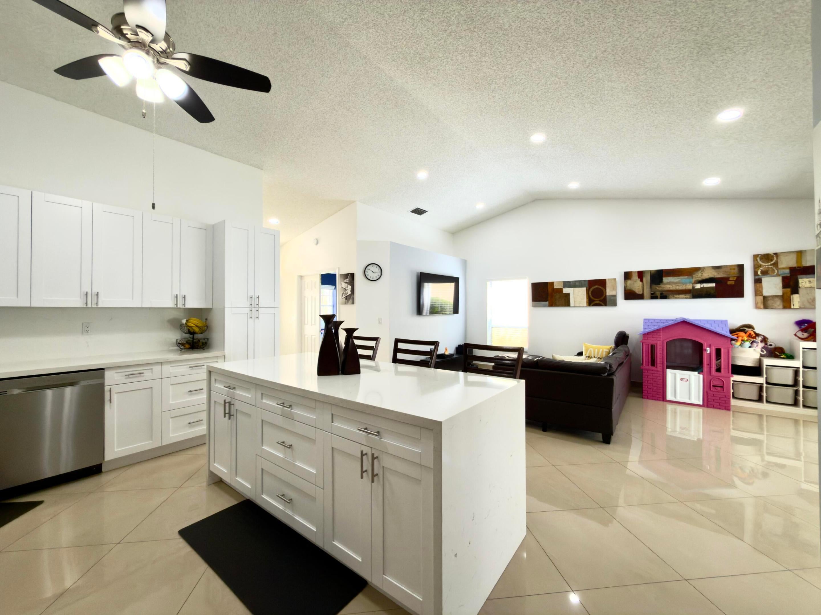 Palm Beach Gardens, Florida, 33410, United States, 3 Bedrooms Bedrooms, ,2 BathroomsBathrooms,Residential,For Sale,2048239