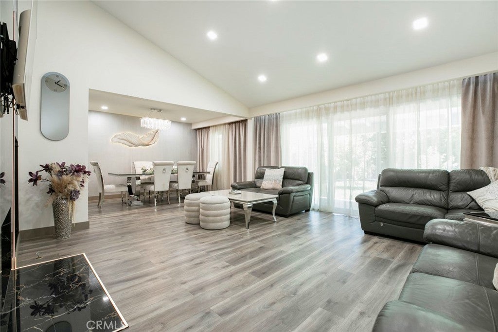 Van Nuys, California, 91406, United States, 3 Bedrooms Bedrooms, ,2 BathroomsBathrooms,Residential,For Sale,1940883
