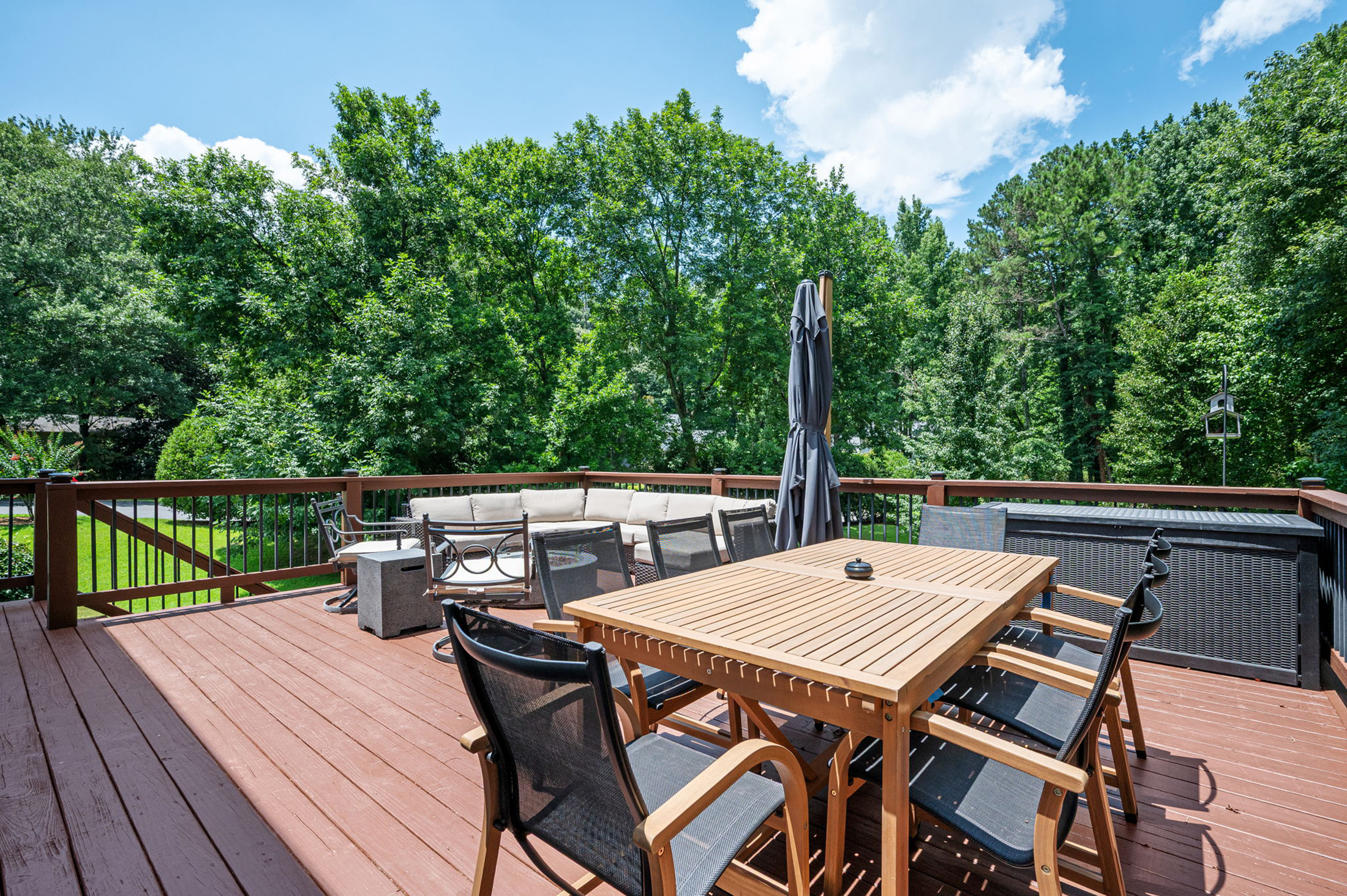  Exceptional Home Nestled on 0.83+/- Acre Picturesque Corner Lot - 物件實景