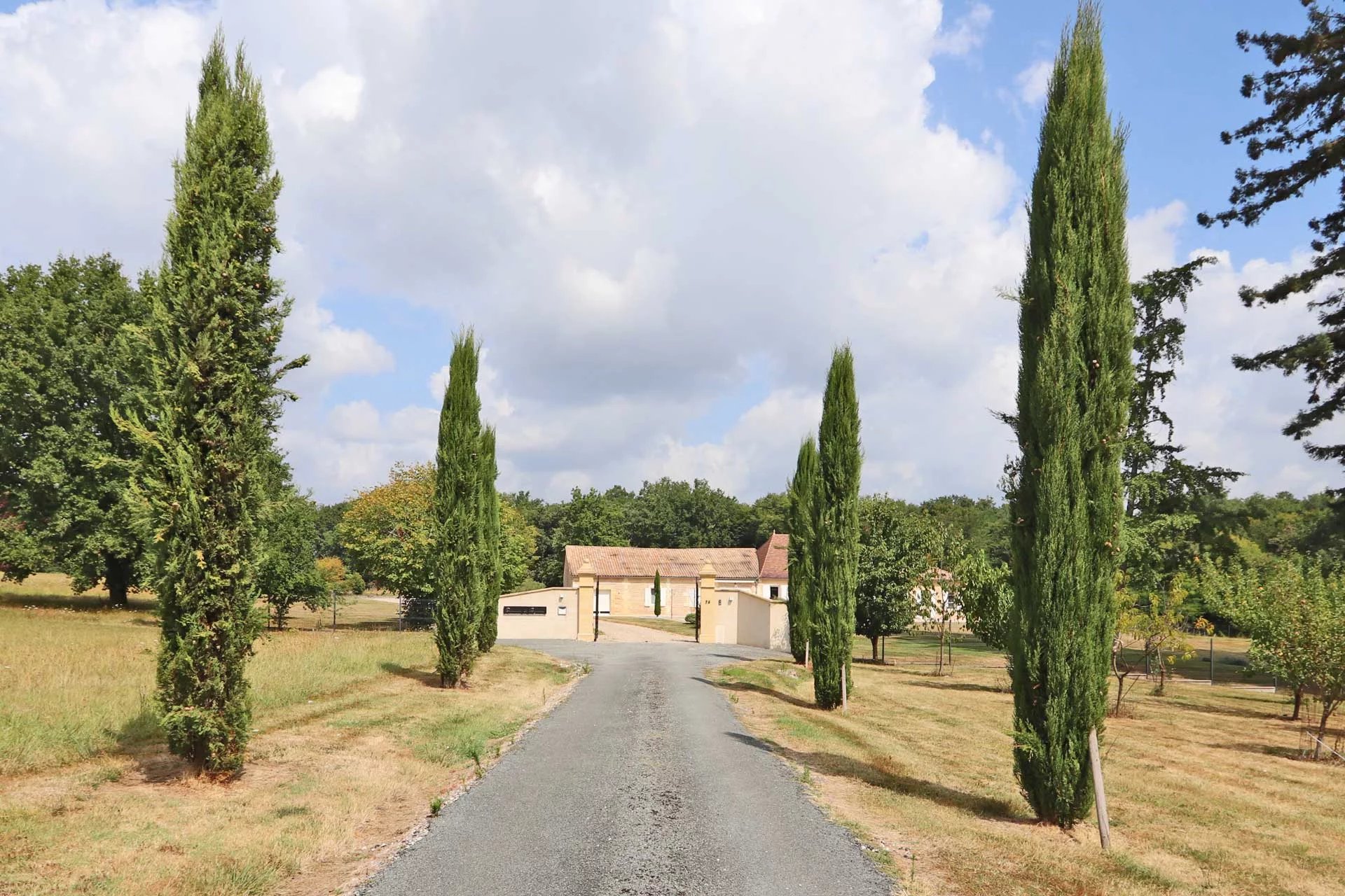 Bergerac, New Aquitaine, 24100, FR, 6 Bedrooms Bedrooms, ,7 BathroomsBathrooms,Residential,For Sale,1995635