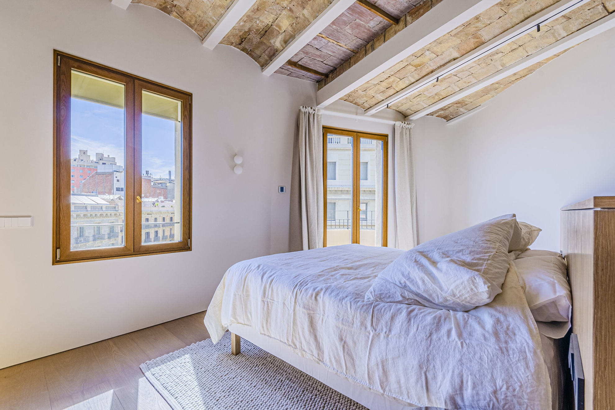  Stunning renovated property with panoramic views and abundant natural light - 物件實景