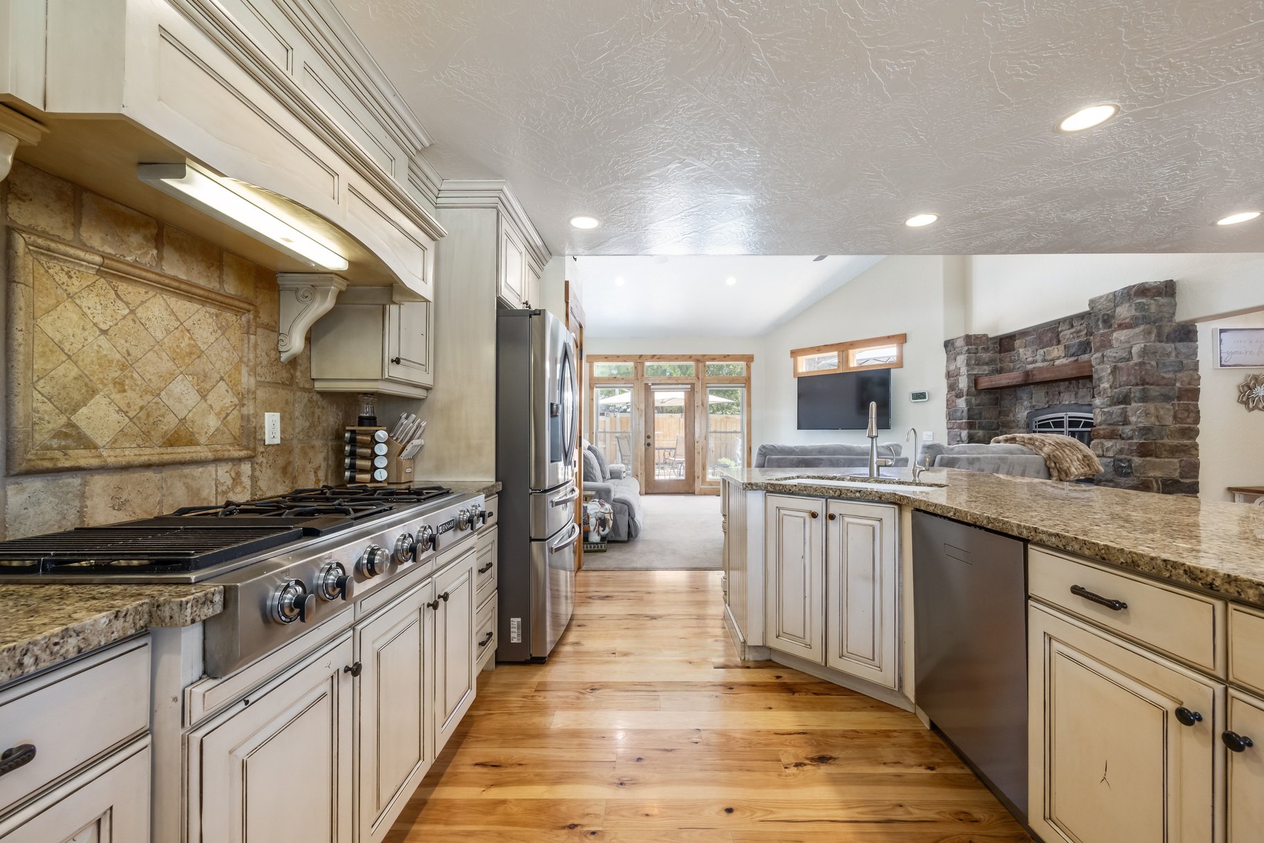  East Millcreek Living with New Saltwater Pool & Entertaining Spaces - 物件實景