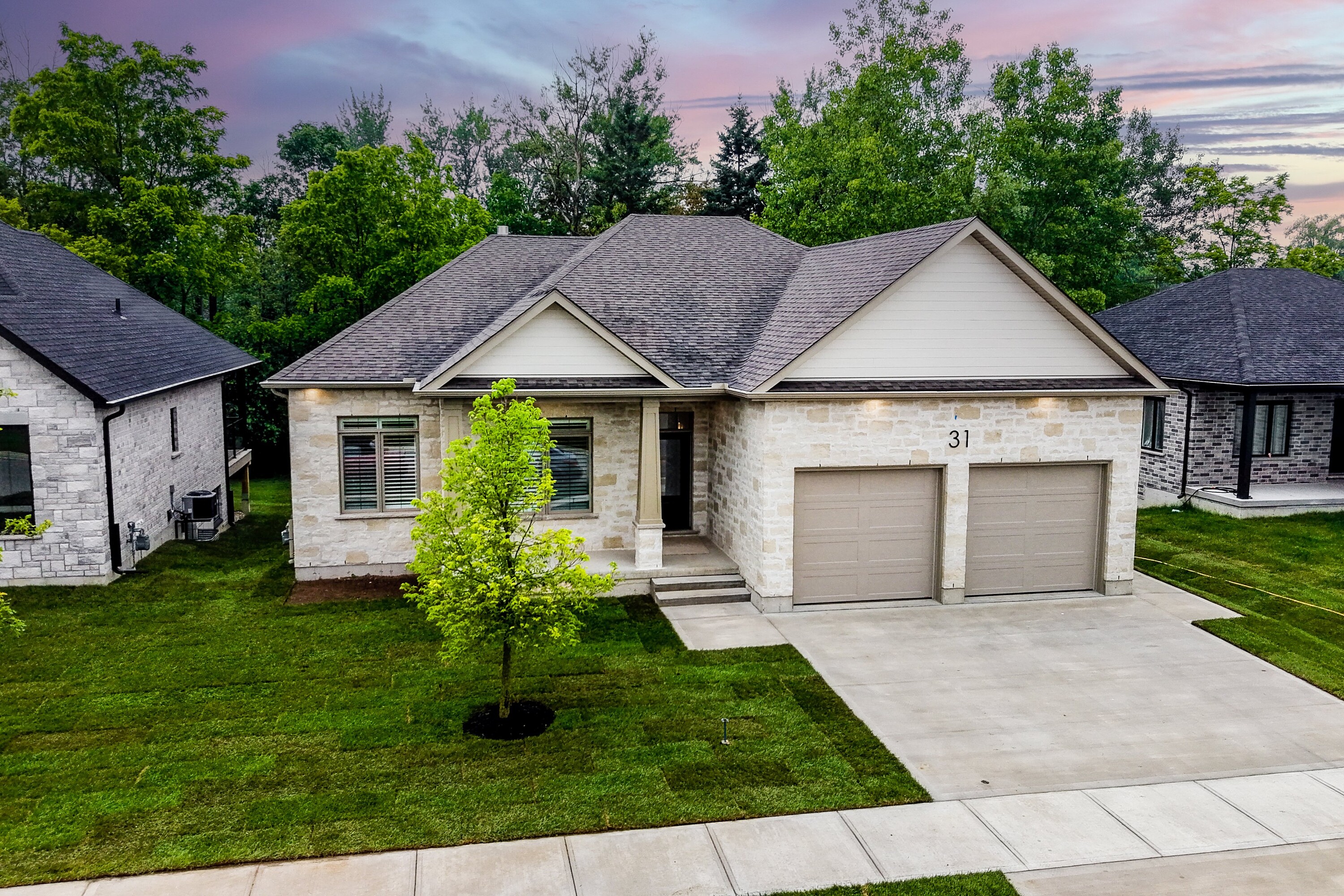  Custom-Built Bungalow - 物件實景