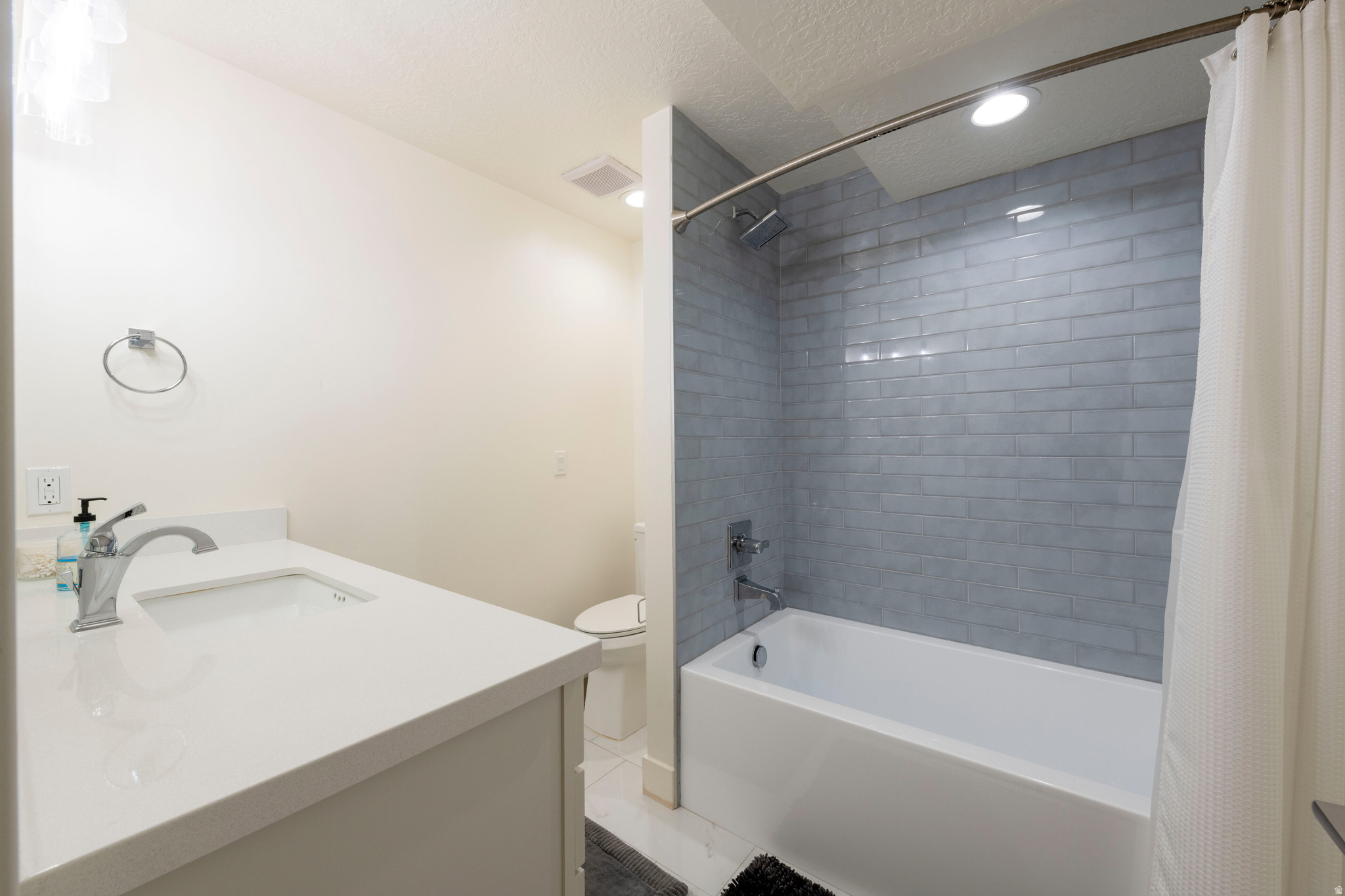 Holladay, Utah, 84117, United States, 4 Bedrooms Bedrooms, ,4 BathroomsBathrooms,Residential,For Sale,1991877