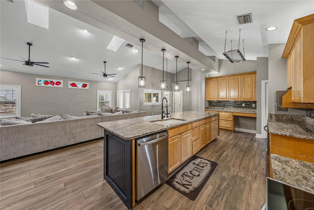 Seffner, Florida, 33584, United States, 5 Bedrooms Bedrooms, ,4 BathroomsBathrooms,Residential,For Sale,1991744