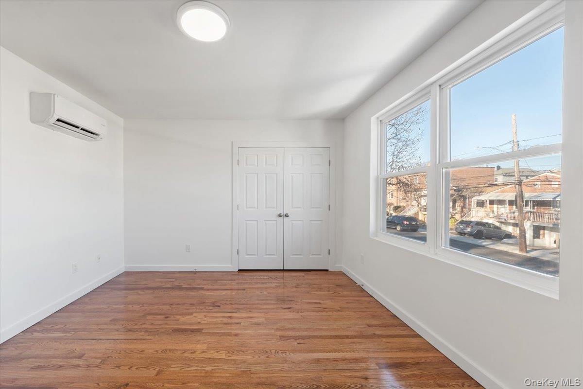 Bronx, New York, 10465, United States, ,Residential,For Sale,1981072