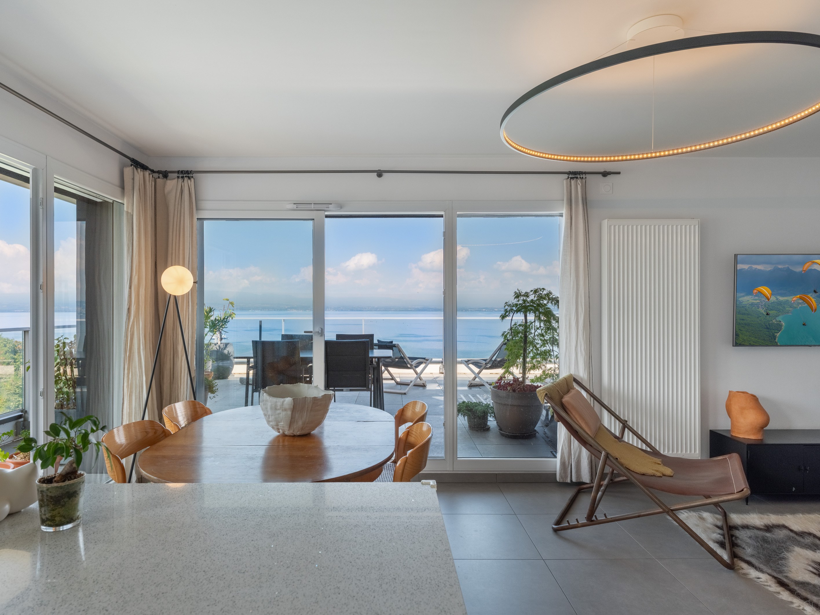  Evian, Top floor 3-bedroom apartment of 80 sq.m, panoramic view on the lake. - 物件實景
